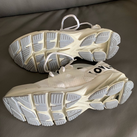 Athletic shoes new - Picture 6 of 7